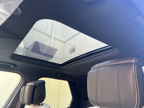 Certified 2024 Land Rover Discovery Dynamic SE image 14