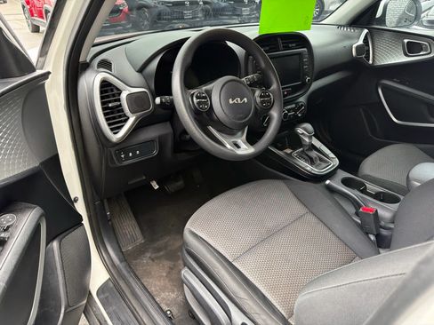 Used 2023 Kia Soul LX FWD image 7