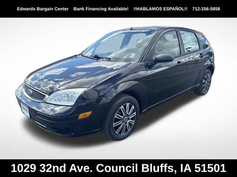 Used 2005 Ford Focus ZX5 Hatchback FWD image 3