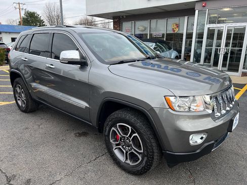 Used 2011 Jeep Grand Cherokee Overland Summit image 4