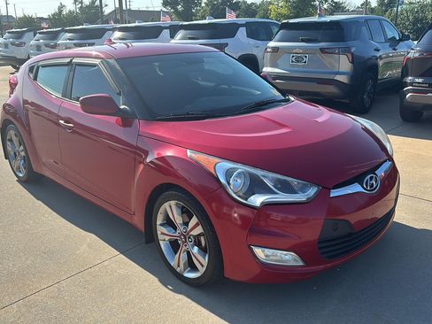 Used 2017 Hyundai Veloster FWD image 1