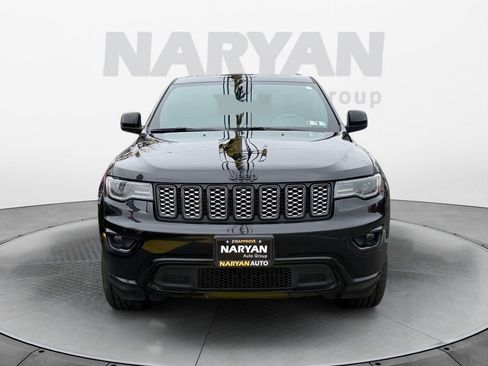 Used 2022 Jeep Grand Cherokee Laredo X image 3
