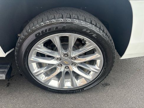 Used 2019 Chevrolet Suburban Premier w/ Premier Plus Edition AWD/4WD image 33