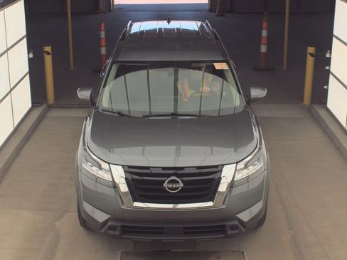 Used 2022 Nissan Pathfinder SV FWD image 2