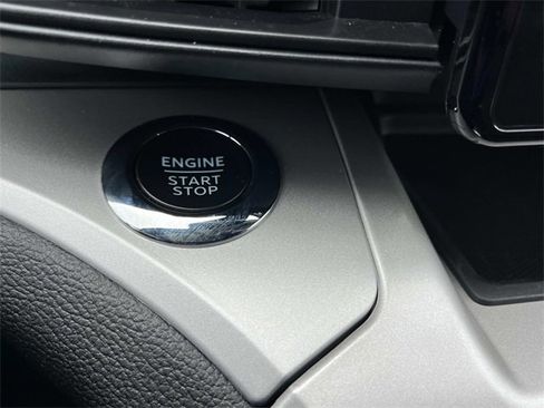 Used 2023 Ford Explorer XLT image 36