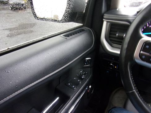 Used 2024 Ford Expedition XLT image 24