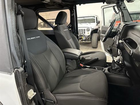 Used 2015 Jeep Wrangler Rubicon w/ Power Convenience Group AWD/4WD image 25