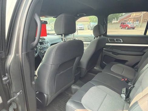 Used 2017 Ford Explorer XLT AWD/4WD image 16
