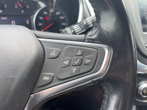 Used 2022 Chevrolet Equinox LT w/ Driver Convenience Package AWD/4WD image 16