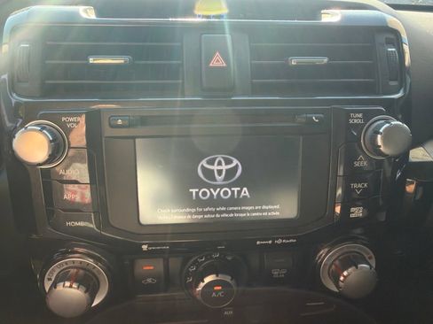 Used 2018 Toyota 4Runner TRD Off-Road AWD/4WD image 12
