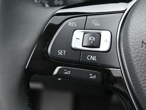 Used 2022 Volkswagen Passat 2.0T image 16