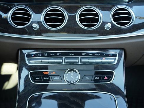 Certified 2019 Mercedes-Benz E 300 4MATIC image 28