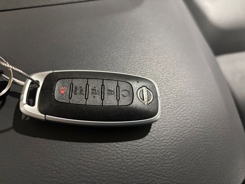 Used 2025 Nissan Rogue SV FWD image 27