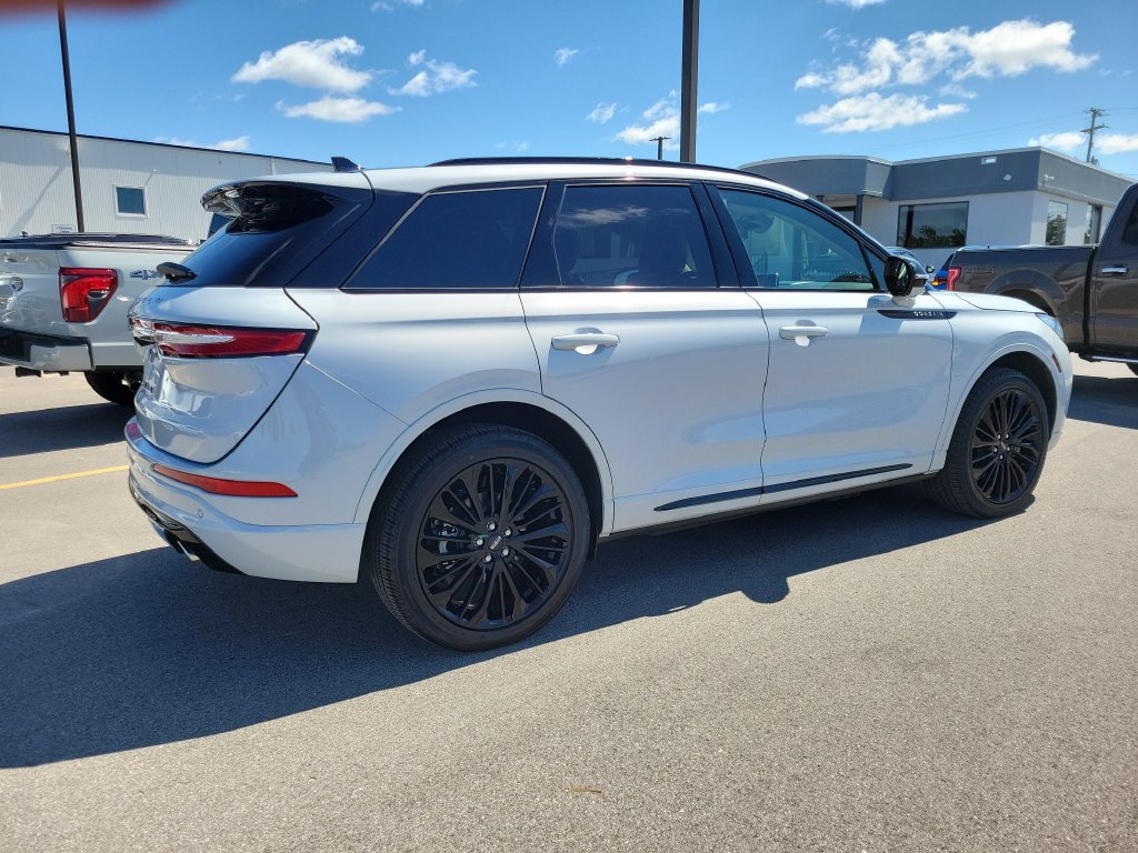 Used 2025 Lincoln Corsair Grand Touring w/ Equipment Group 301A AWD/4WD image 4