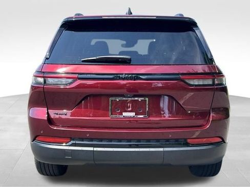 Used 2023 Jeep Grand Cherokee Altitude AWD/4WD image 4