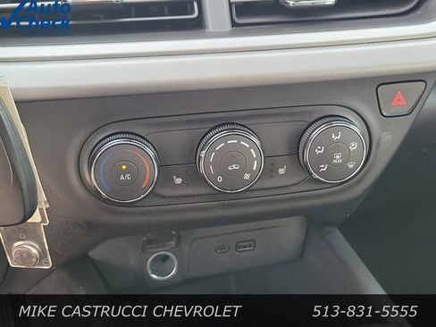 Used 2024 Chevrolet Trax LS w/ LS Convenience Package FWD image 19