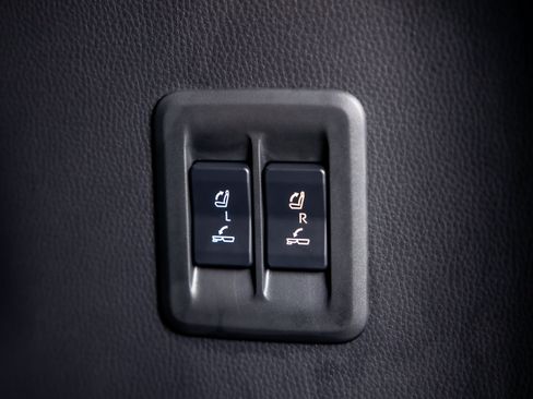 Used 2024 Lexus GX 550 w/ Cold Area Package AWD/4WD image 39