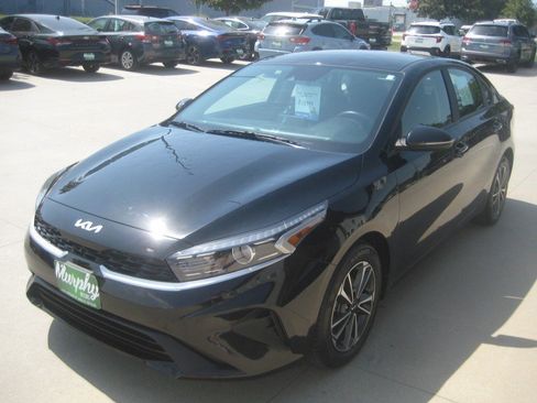 Used 2024 Kia Forte LXS w/ LXS Technology Package FWD image 4