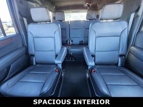 Used 2025 GMC Yukon XL Denali AWD/4WD image 8