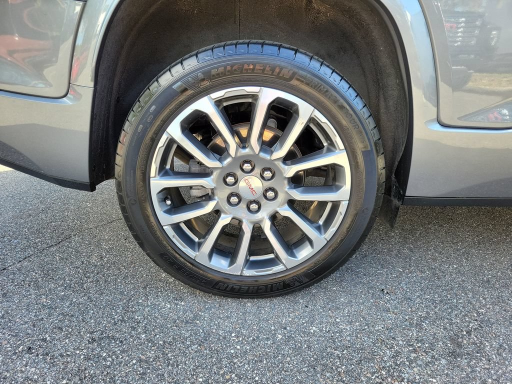 Used 2020 GMC Acadia Denali w/ Technology Package FWD image 5