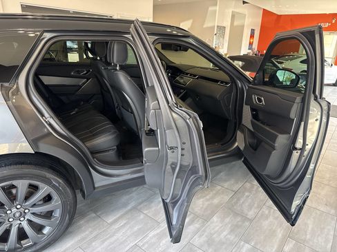 Used 2019 Land Rover Range Rover Velar R-Dynamic SE image 18
