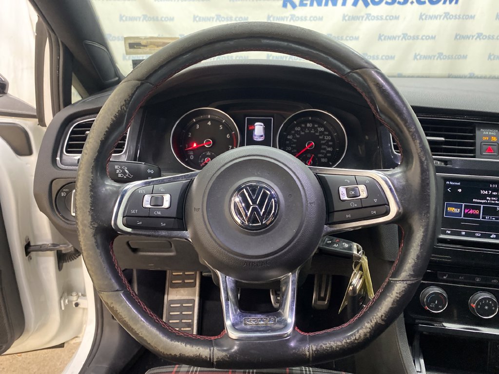 Used 2016 Volkswagen Golf 2-Door FWD image 12