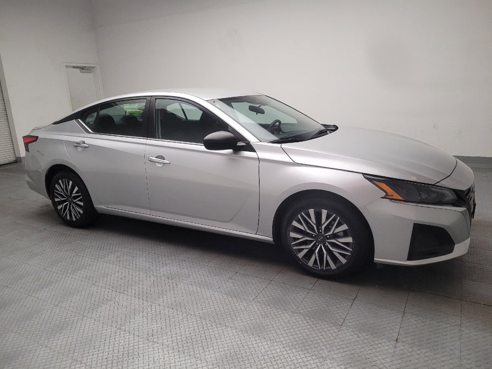 Used 2024 Nissan Altima 2.5 SV FWD image 11