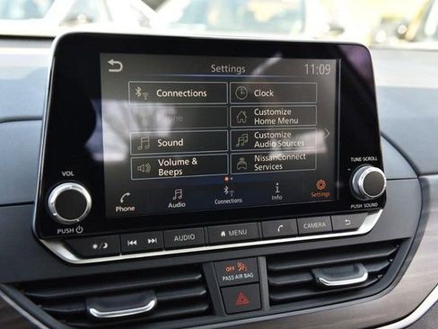 Certified 2025 Nissan Altima 2.5 SV image 14