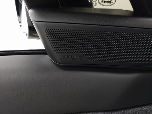 Used 2025 Land Rover Range Rover Sport Dynamic SE image 16