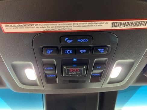 Used 2020 Toyota Avalon Limited image 24