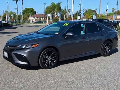 Used 2024 Toyota Camry SE image 4