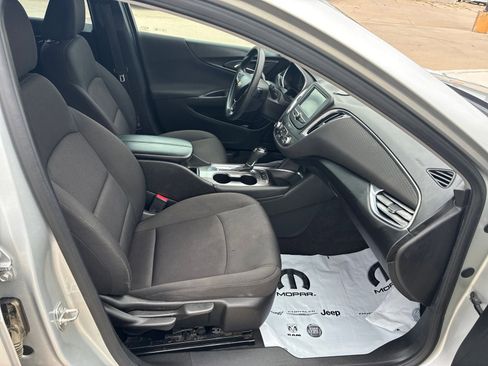 Used 2018 Chevrolet Malibu LT FWD image 17