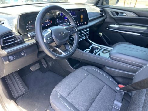 Used 2024 Chevrolet Traverse LS w/ Midnight/Sport Edition FWD image 6