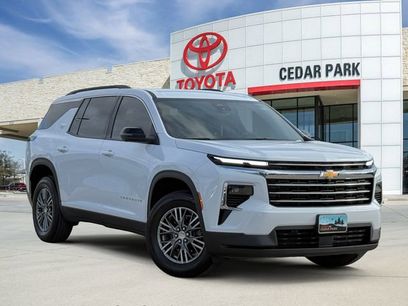 Used 2025 Chevrolet Traverse LT w/ Driver Confidence Package