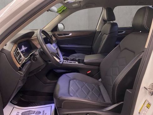 Used 2024 Volkswagen Atlas SE AWD/4WD image 7