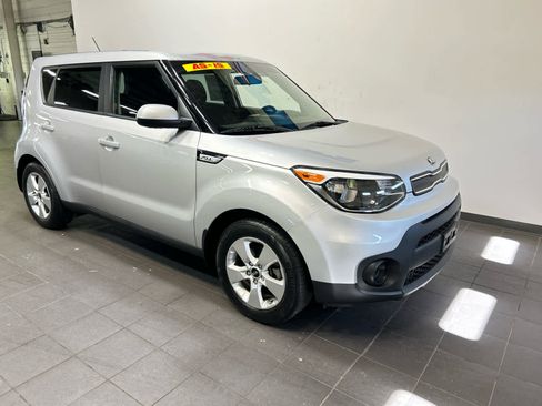 Used 2018 Kia Soul FWD image 2