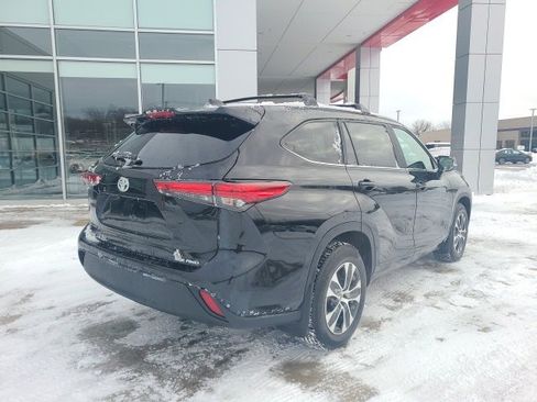 Used 2023 Toyota Highlander XLE image 7