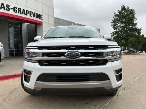 Used 2024 Ford Expedition Limited AWD/4WD image 3