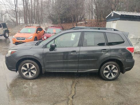 Used 2017 Subaru Forester 2.5i Premium image 3