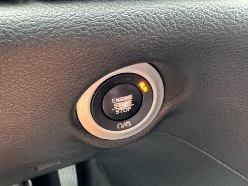 Used 2018 Chrysler Pacifica Touring-L Plus FWD image 25