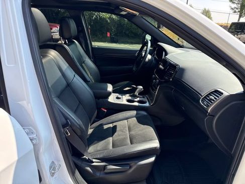 Used 2019 Jeep Grand Cherokee Altitude AWD/4WD image 9