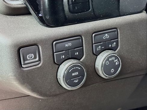 Used 2025 Chevrolet Silverado 1500 LT image 10