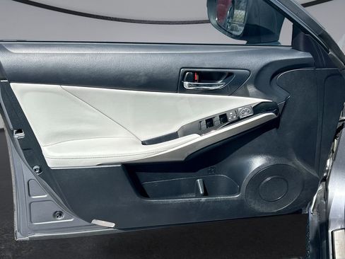 Used 2016 Lexus IS 200t RWD image 33