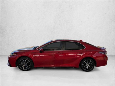 Used 2022 Toyota Camry SE image 9