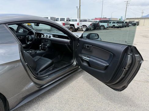 Used 2017 Ford Mustang GT RWD image 17