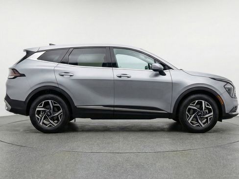 Used 2025 Kia Sportage LX AWD/4WD image 9