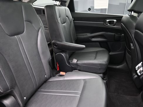 Used 2024 Kia Sorento EX w/ Panoramic Sunroof Package image 28