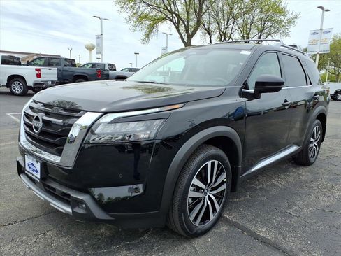Used 2025 Nissan Pathfinder Platinum w/ Cargo Package AWD/4WD image 3