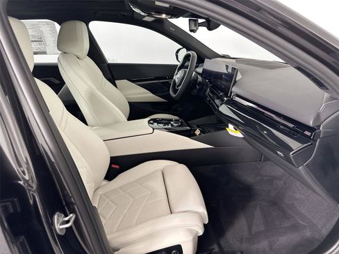 Certified 2026 BMW 530i w/ Premium Package RWD image 26