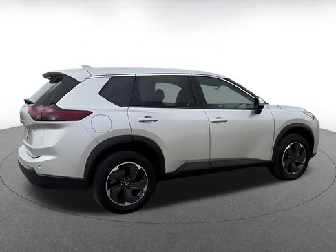 Used 2025 Nissan Rogue SV FWD image 9